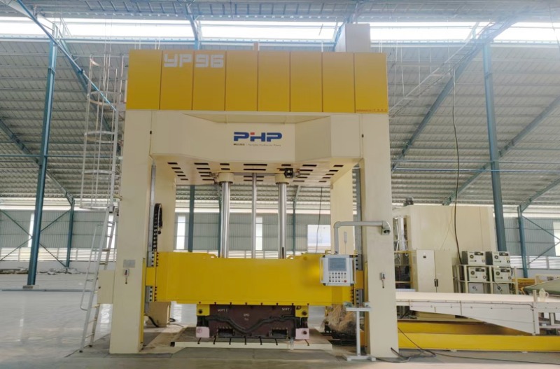 ทีมบริการ PHP ประสบความสำเร็จในการติดตั้งและทดสอบการทำงานของเครื่องอัดชิ้นส่วนภายในขนาด 150 ตันในอินโดนีเซีย